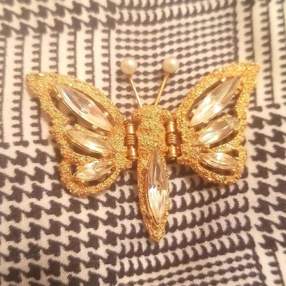 vintage goldtone butterfly broach/pin Estate sale find - Picture 1 of 10